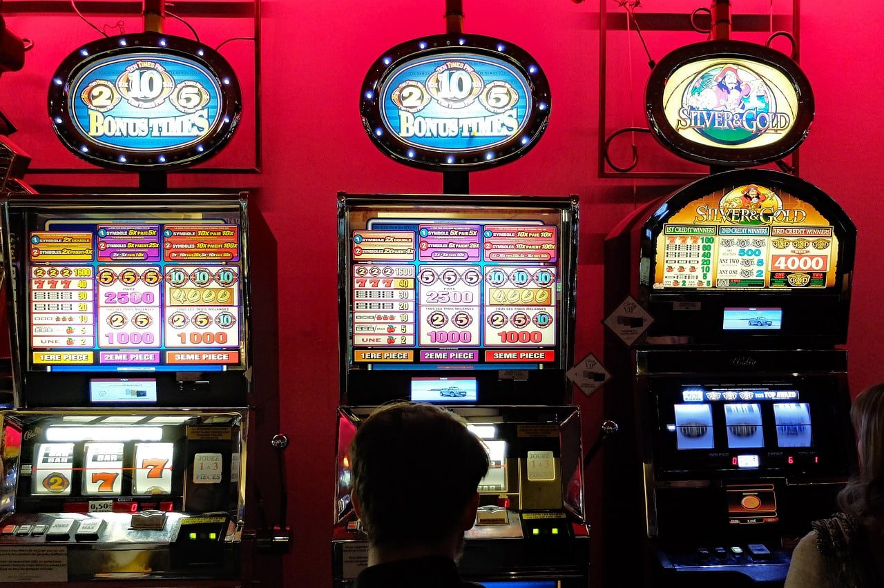 Sports and casino-style entertainment sections on ac444