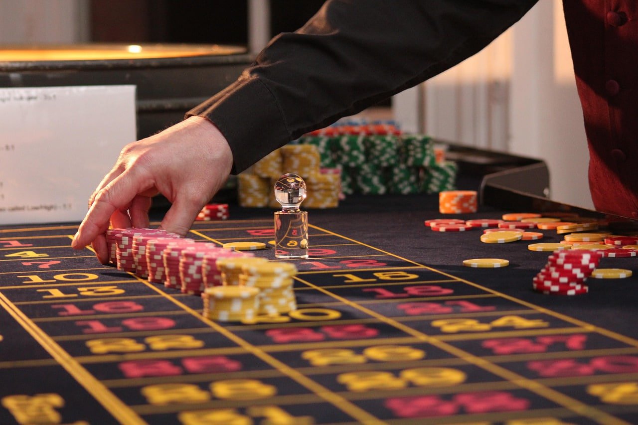 Responsible gaming reminder beside neon Big Wins graphics